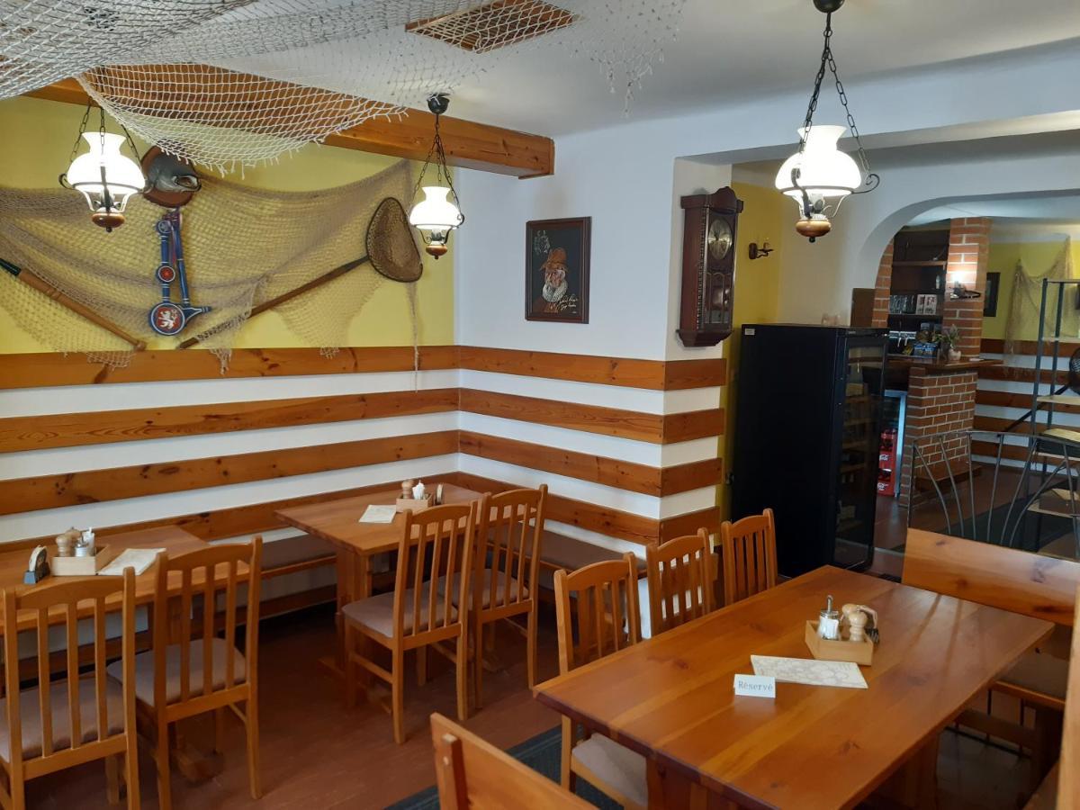 Rozmberska Basta Hotel Třeboň Buitenkant foto