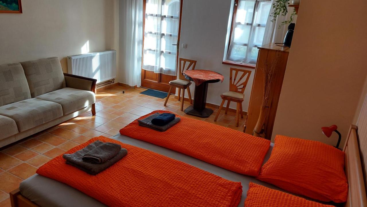 Rozmberska Basta Hotel Třeboň Buitenkant foto
